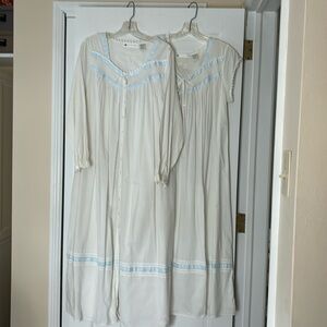 Eileen West robe and gown.  Size medium.  White with blue ribbon.